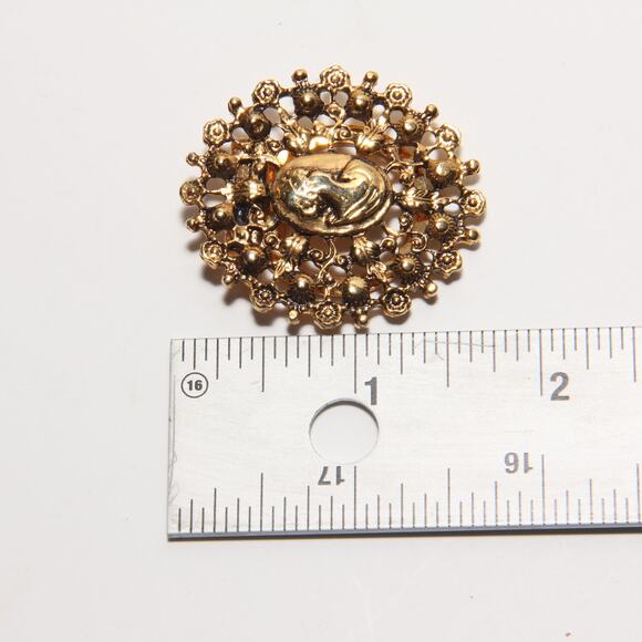 Vintage Cameo Profile Scarf Clip Gold Tone - Picture 3 of 4